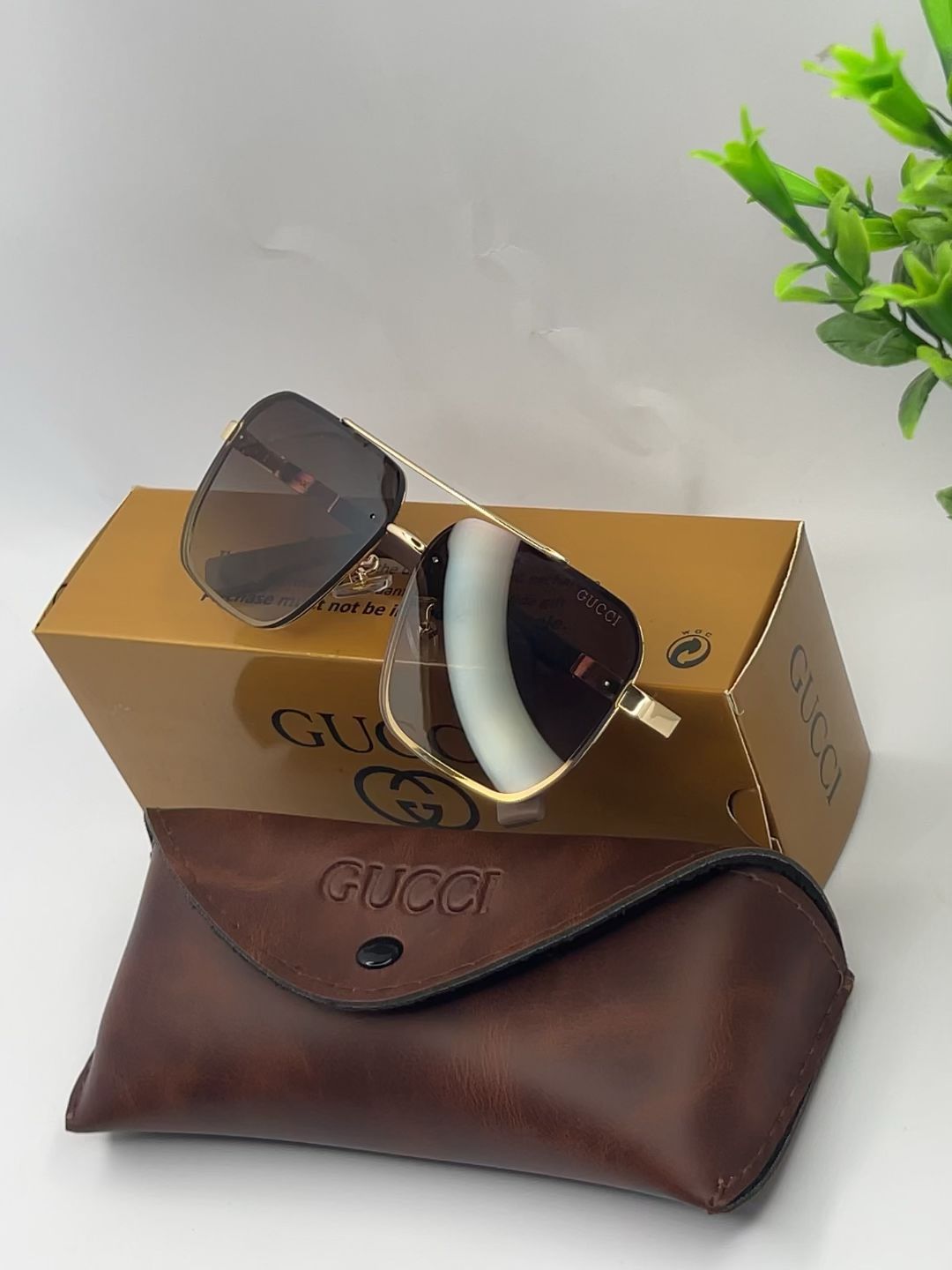Gucci Women’s Brown Gradient Aviator Sunglasses with Signature Case Gucci GG2165S 002 Gold Beige Sunglasses - eye-oo.com main image 3